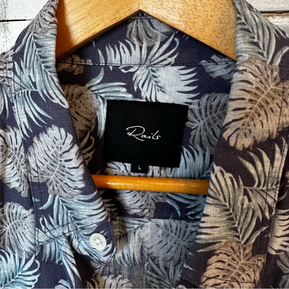 Rails Men’s Large Light Blue Hawaiian Linen Button-up Shirt - Picture 2 of 3